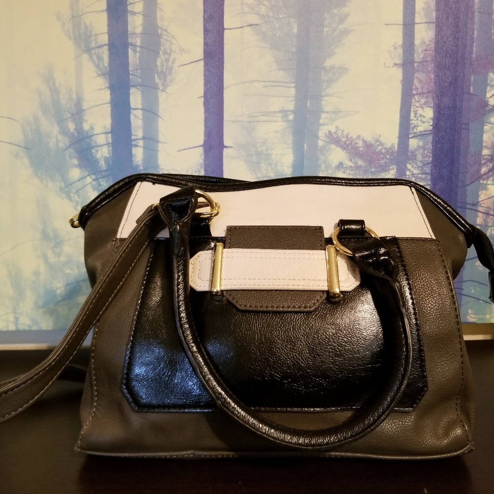 Steve Madden Black and White purse - Picture 1 of 4